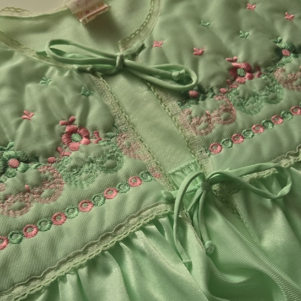✨ Vintage Lou’lee Canada Bed Jacket Satin Embroidered Mint Green (M) - Picture 9 of 13